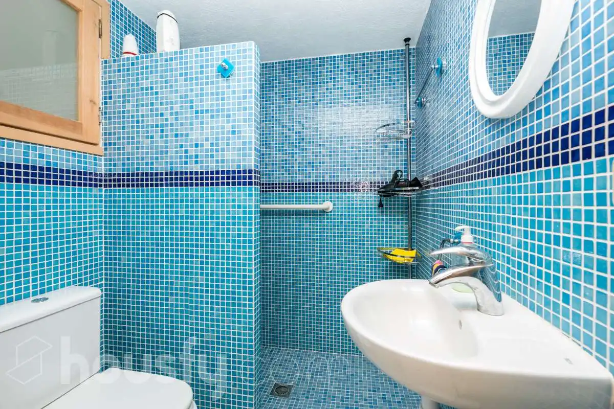 Bany de Casa o xalet en venda en Olèrdola amb Terrassa, Traster i Piscina