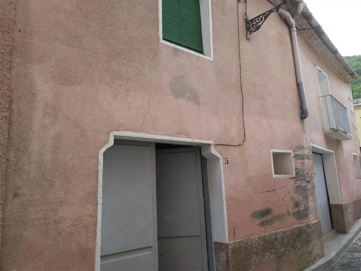 Vista exterior de Finca rústica en venda en Ayerbe amb Moblat i Balcó