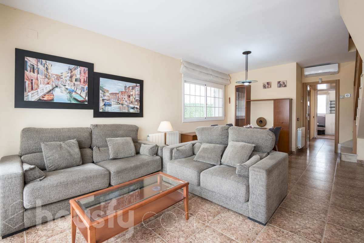 Living room of Single-family semi-detached for sale in Cubelles  with Air Conditioner, Heating and Private garden