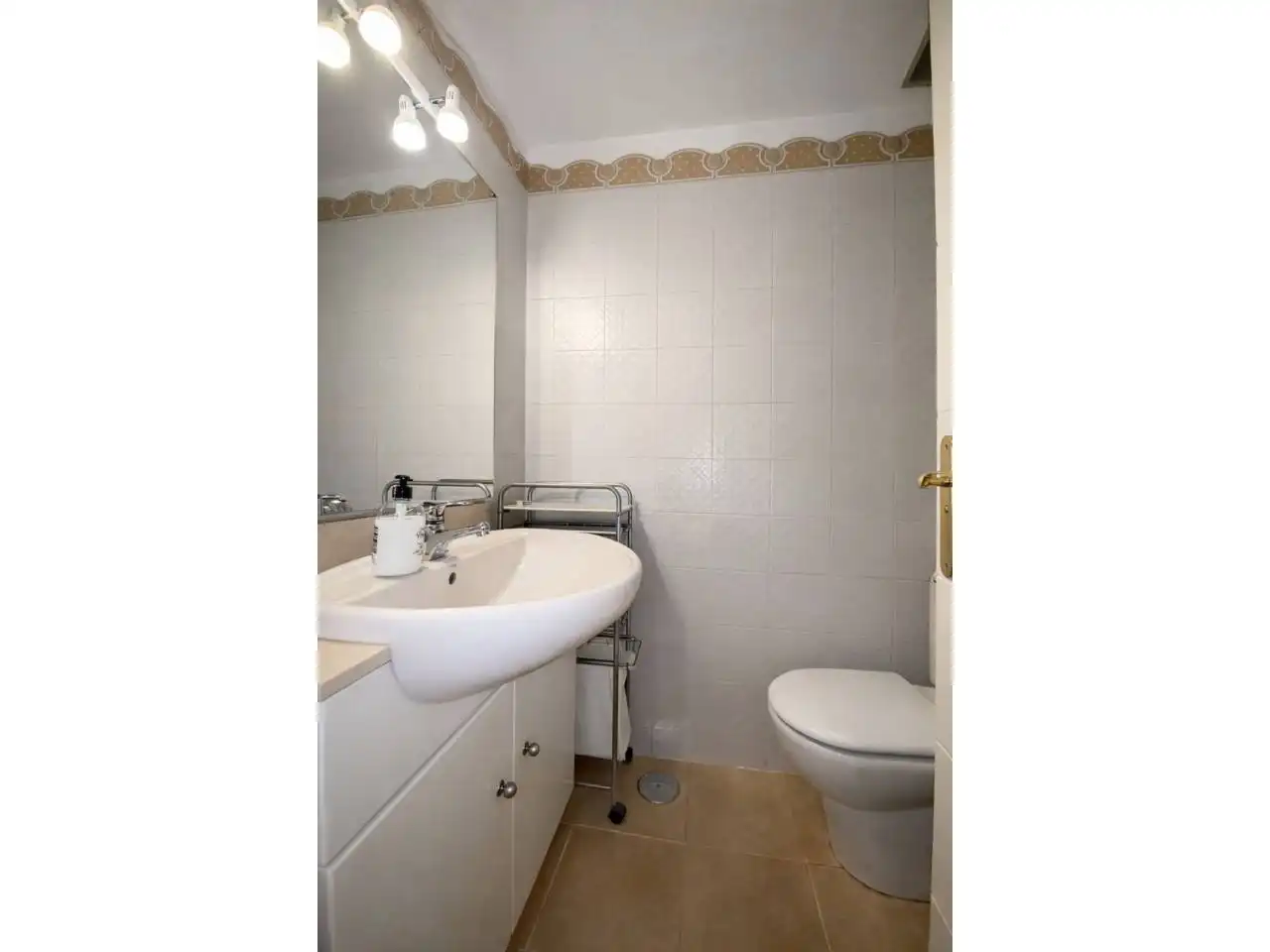 Bathroom of Flat for sale in Madrid  with Air Conditioner, Heating and Storage room