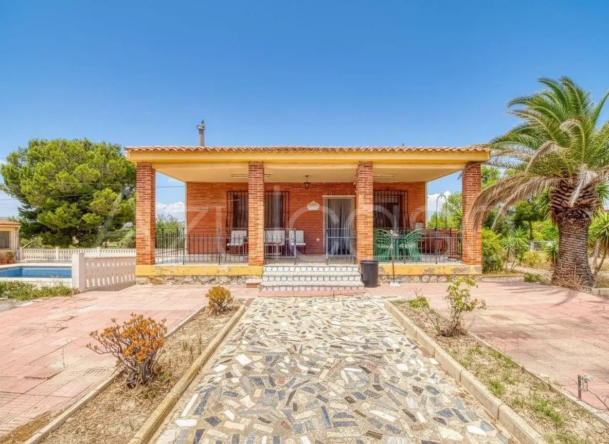 Vista exterior de Casa o xalet en venda en Alicante / Alacant amb Aire condicionat, Terrassa i Traster
