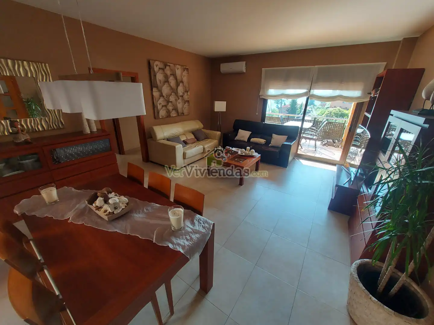 Sala d'estar de Casa o xalet en venda en Corbera de Llobregat amb Aire condicionat, Calefacció i Jardí privat