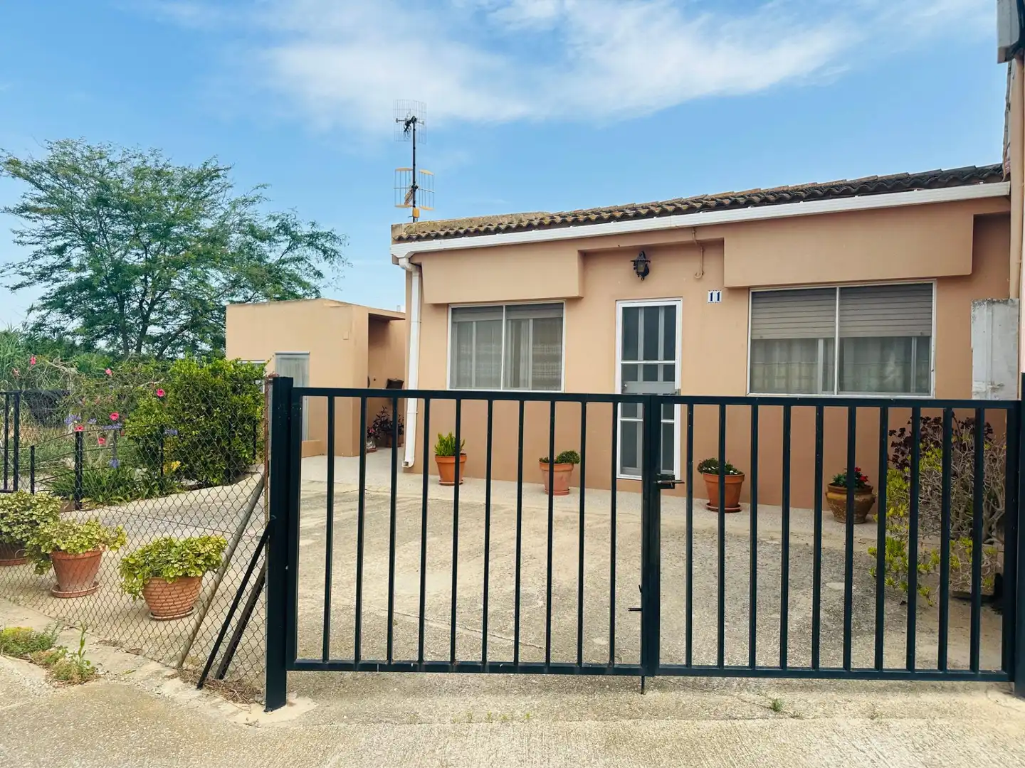Vista exterior de Casa o xalet en venda en Sant Jaume d'Enveja amb Jardí privat i Moblat