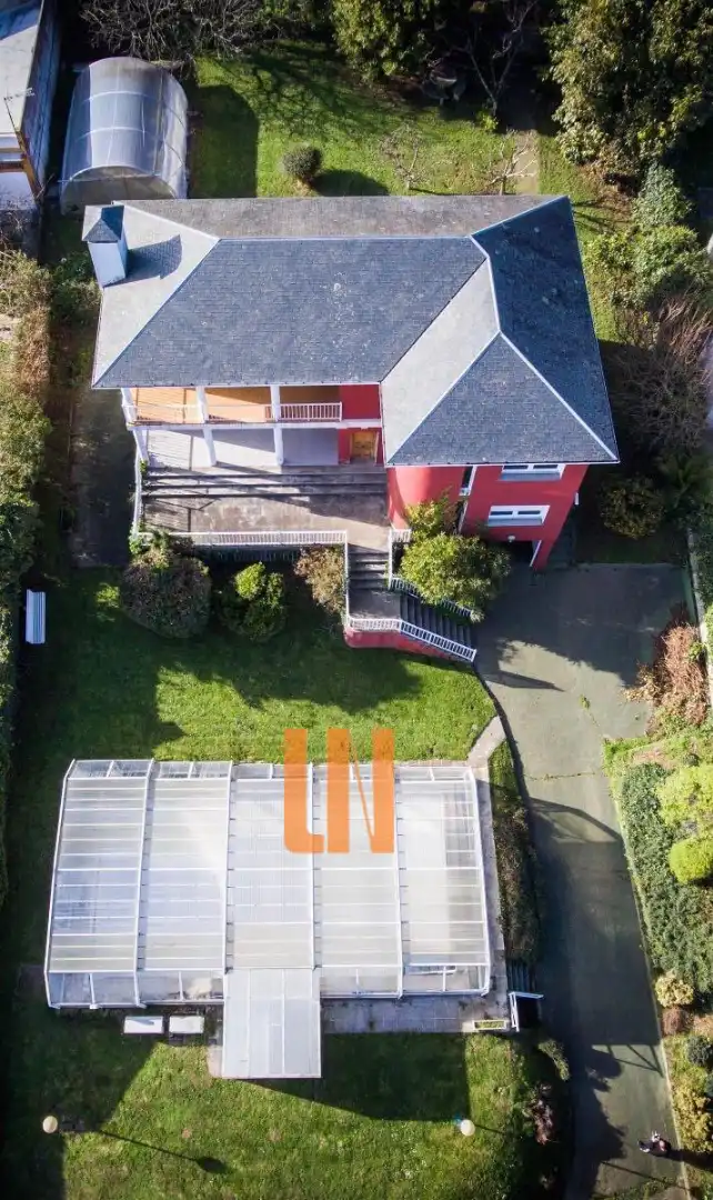 Vista exterior de Casa o xalet en venda en A Coruña Capital  amb Calefacció, Jardí privat i Terrassa