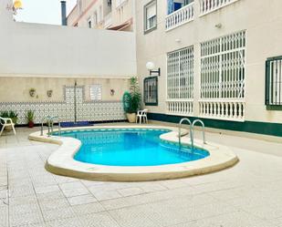 Piscina de Apartament en venda en Torrevieja amb Aire condicionat, Calefacció i Terrassa