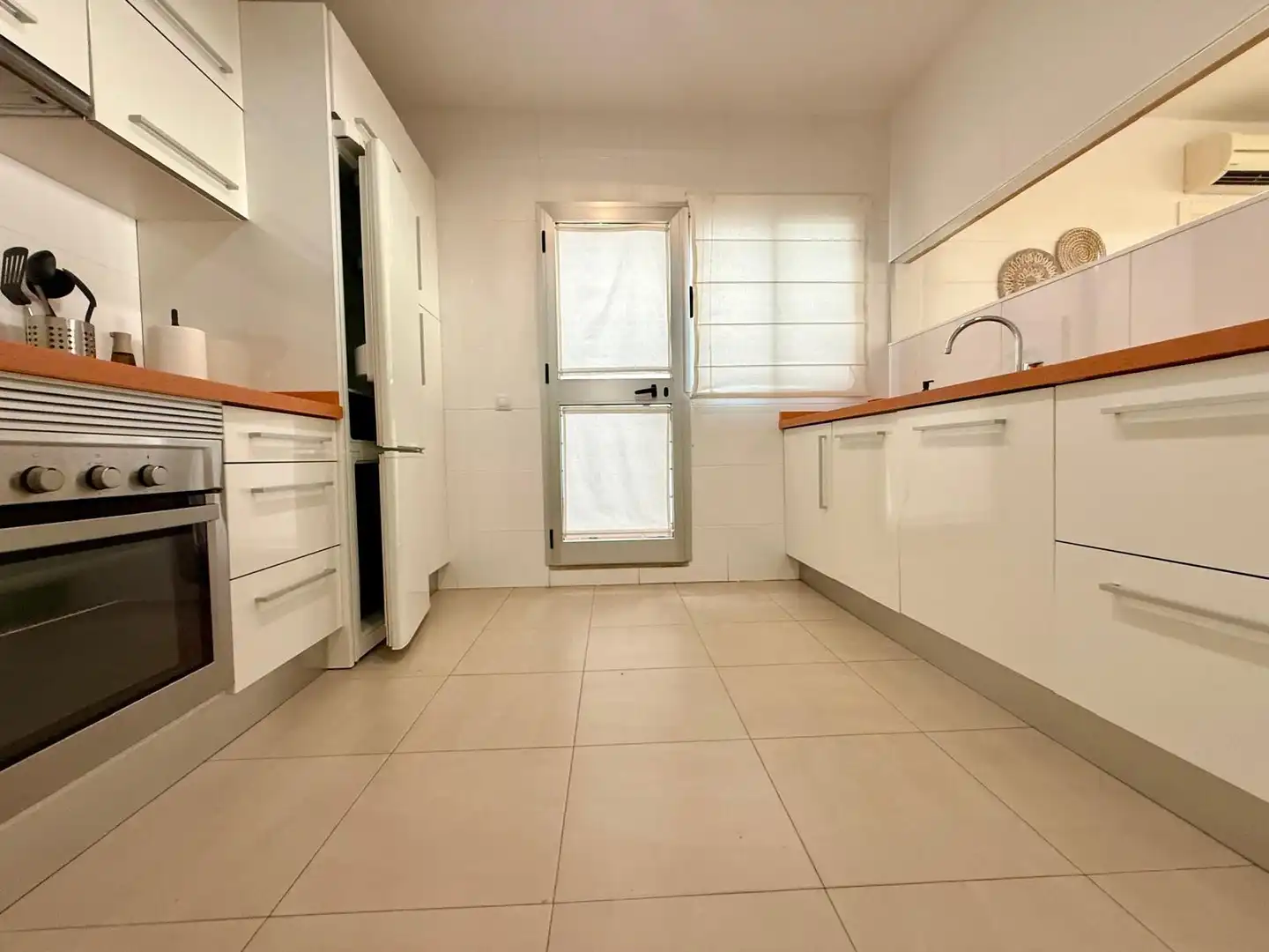 Flat for rent in Calle de Fernán Sánchez de Tovar, Cruz Roja