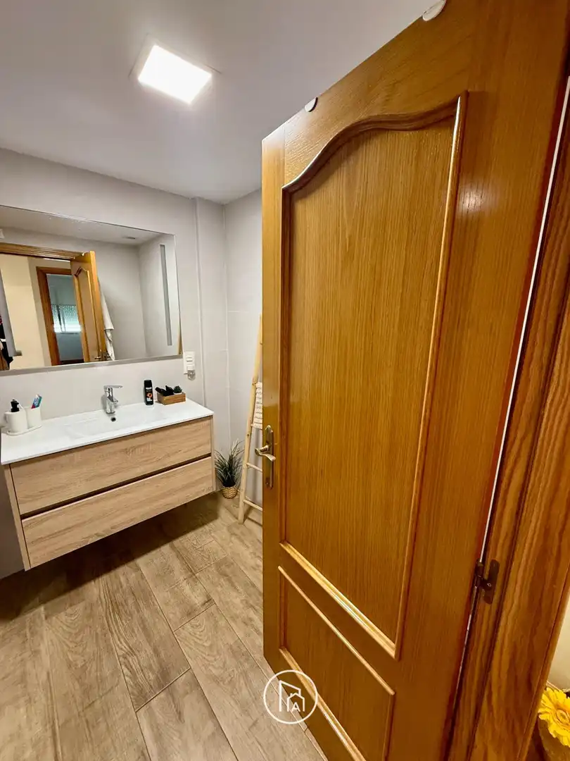 Baño de Ático en venta en Paterna con Parquet, Terraza y Trastero