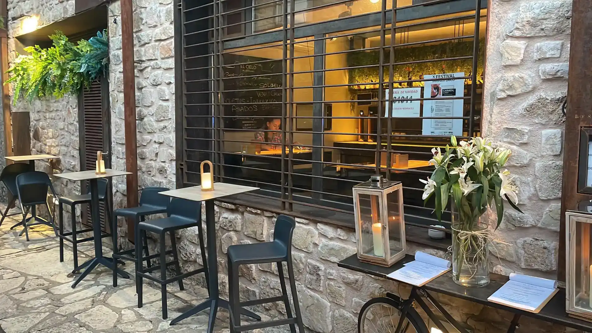 Terraza de Local en venta en Medinaceli con Aire acondicionado