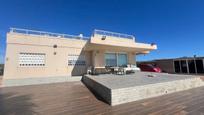 Vista exterior de Casa o xalet en venda en Alicante / Alacant amb Aire condicionat, Terrassa i Piscina