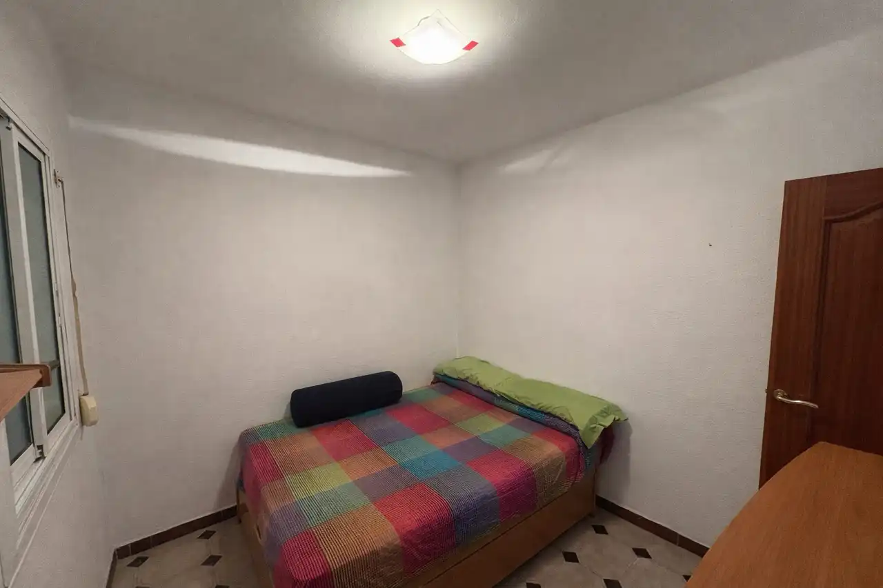 Habitación de Piso en venta en L'Hospitalet de Llobregat con Calefacción, Horno y Alarma