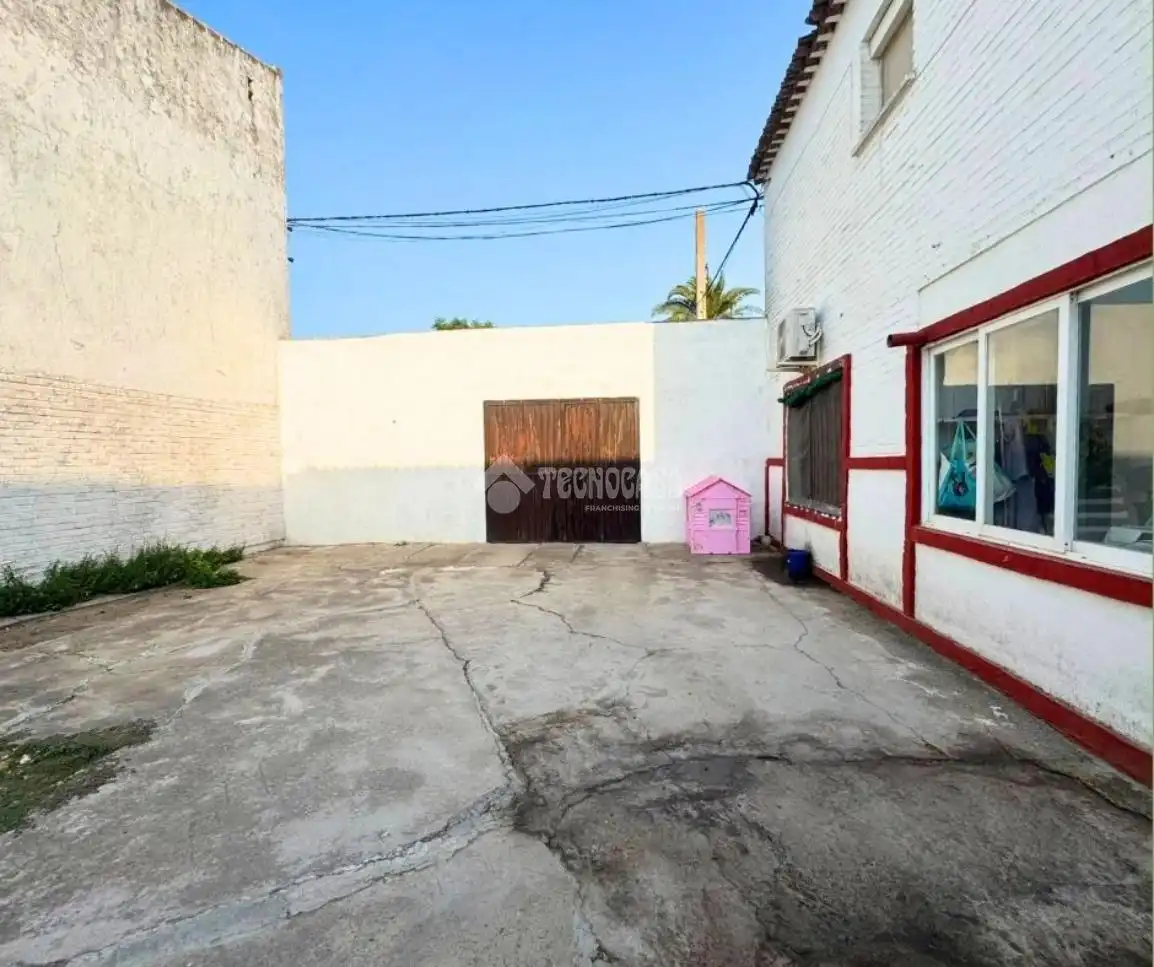 Vista exterior de Casa o chalet en venta en Las Cabezas de San Juan con Terraza