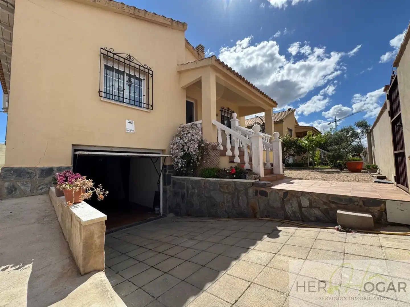 Vista exterior de Casa o chalet en venta en Burguillos de Toledo con Aire acondicionado, Calefacción y Jardín privado