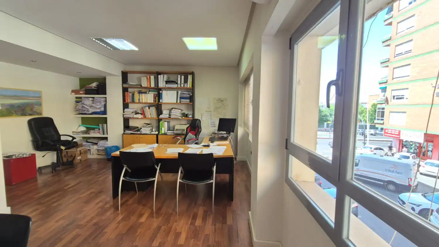 Büro zum Verkauf in Badajoz mit Klimaanlage, Heizung und Terrasse