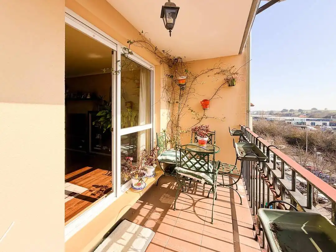 Terraza de Piso en venta en Santa Cruz de Bezana con Calefacción, Terraza y Trastero
