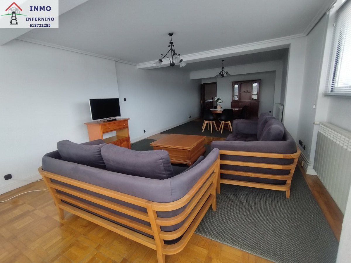 Sala d'estar de Pis en venda en Ferrol amb Parquet i Moblat