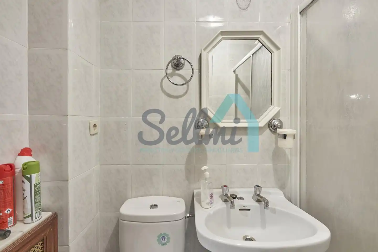 Badezimmer von Wohnung zum Verkauf in Aller mit Parkett, Abstellraum und Möbliert