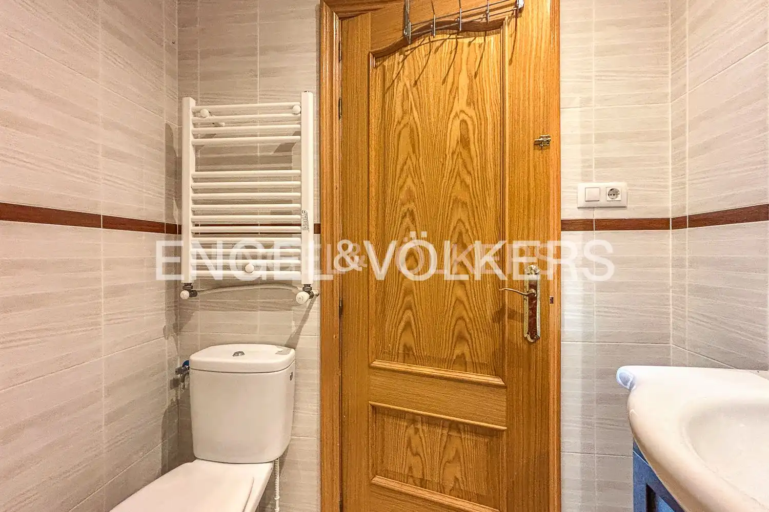 Bathroom of Houses for rent in Paterna  with Air Conditioner, Heating and Private garden