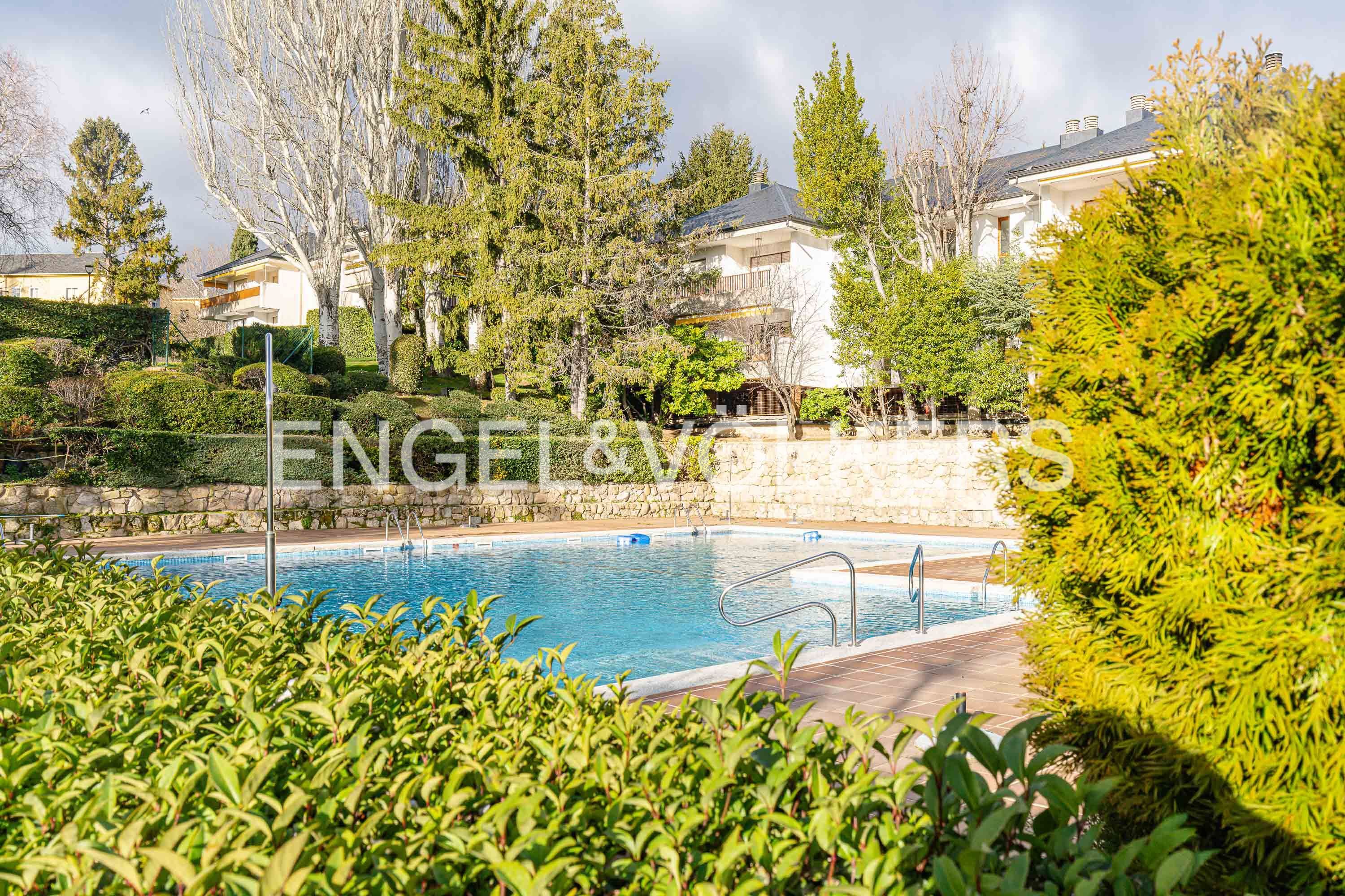 Swimming pool of Flat for sale in El Escorial  with Air Conditioner, Heating and Private garden