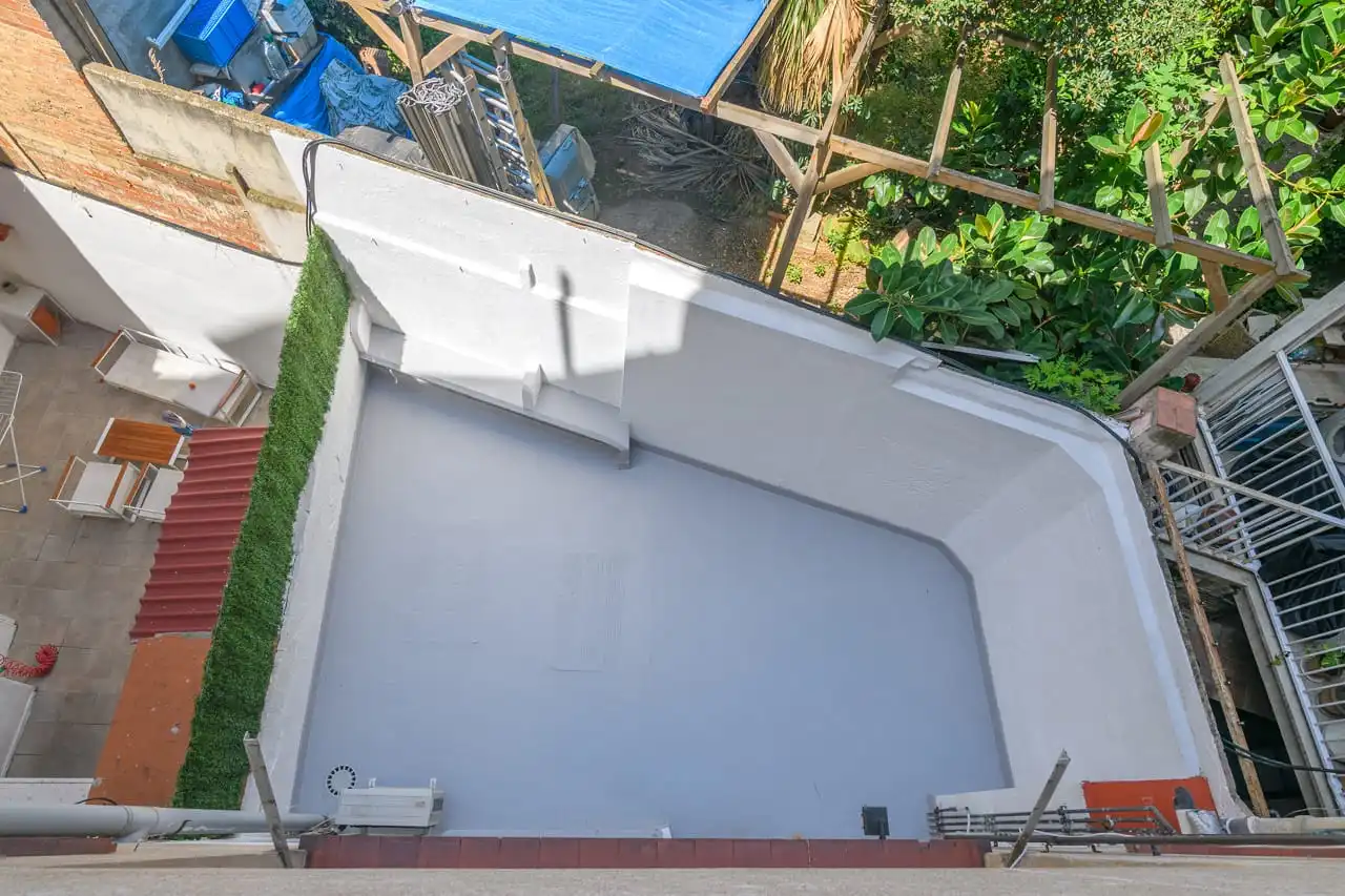 Piscina de Pis en venda en Barcelona amb Parquet, Terrassa i Traster