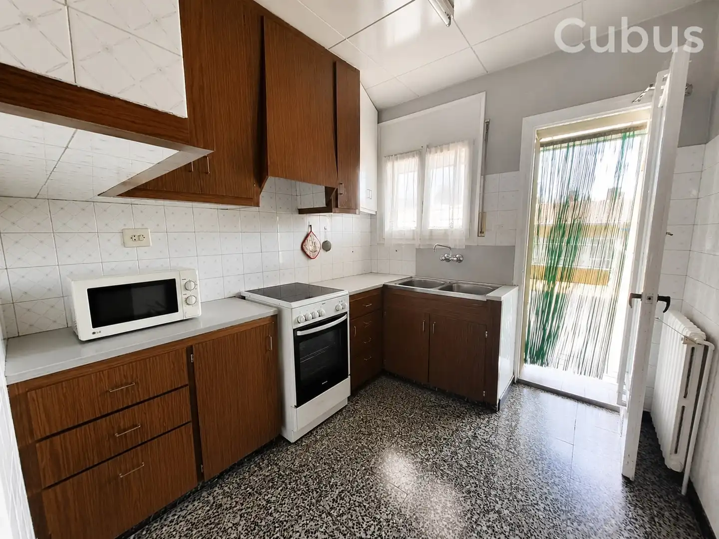 Cuina de Casa o xalet en venda en Olot amb Calefacció, Terrassa i Balcó