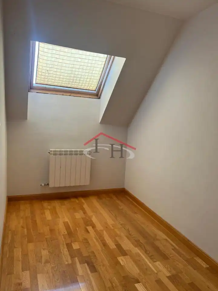 Schlafzimmer von Maisonette zum Verkauf in León Capital  mit Heizung, Parkett und Terrasse