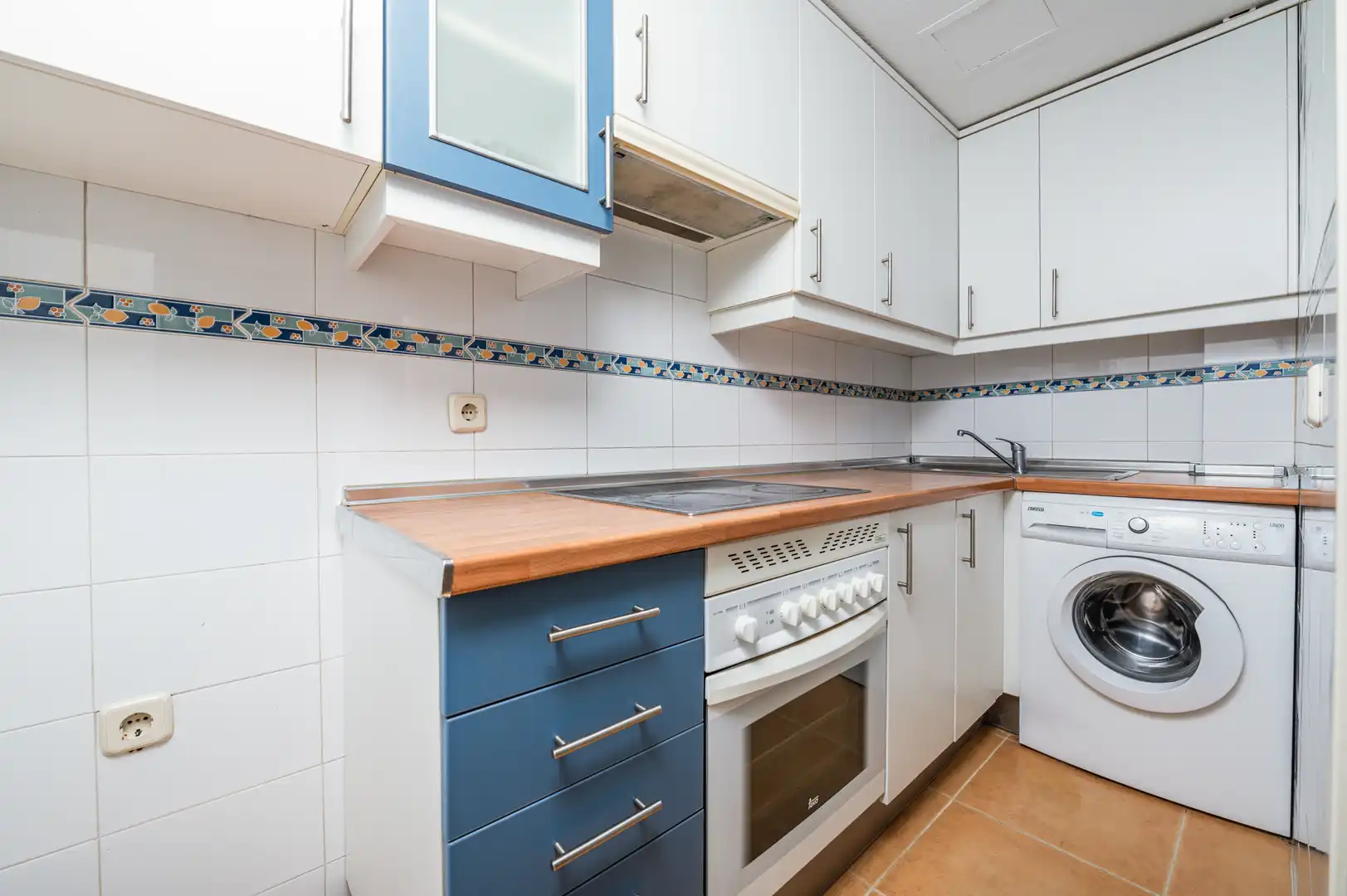 Küche von Wohnung zum Verkauf in Pinto mit Klimaanlage, Terrasse und Abstellraum