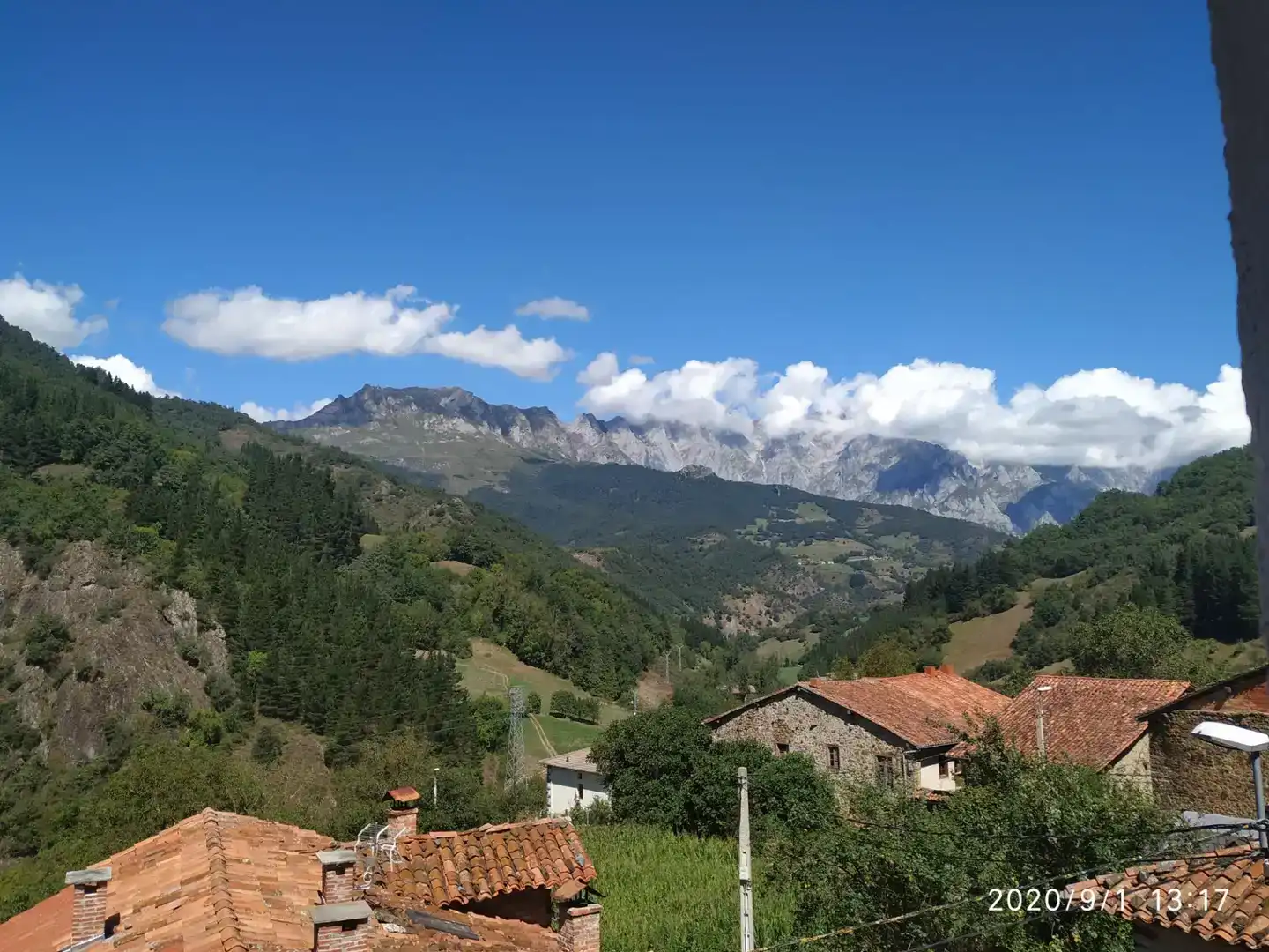 Vista exterior de Casa adosada en venda en Camaleño