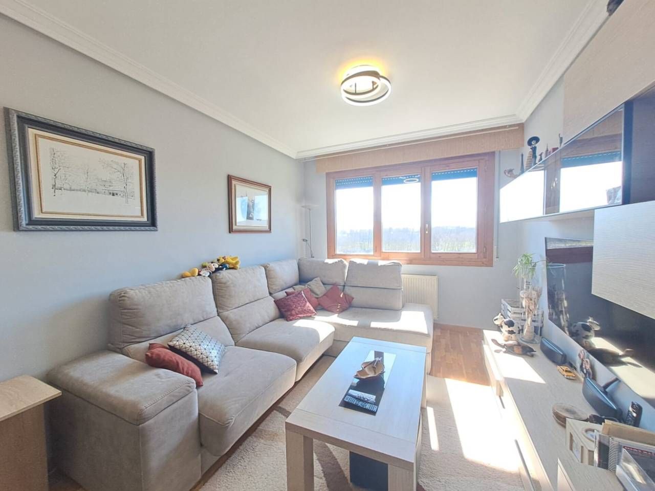 Sala de estar de Piso en venta en Burgos Capital con Calefacción, Parquet y Trastero