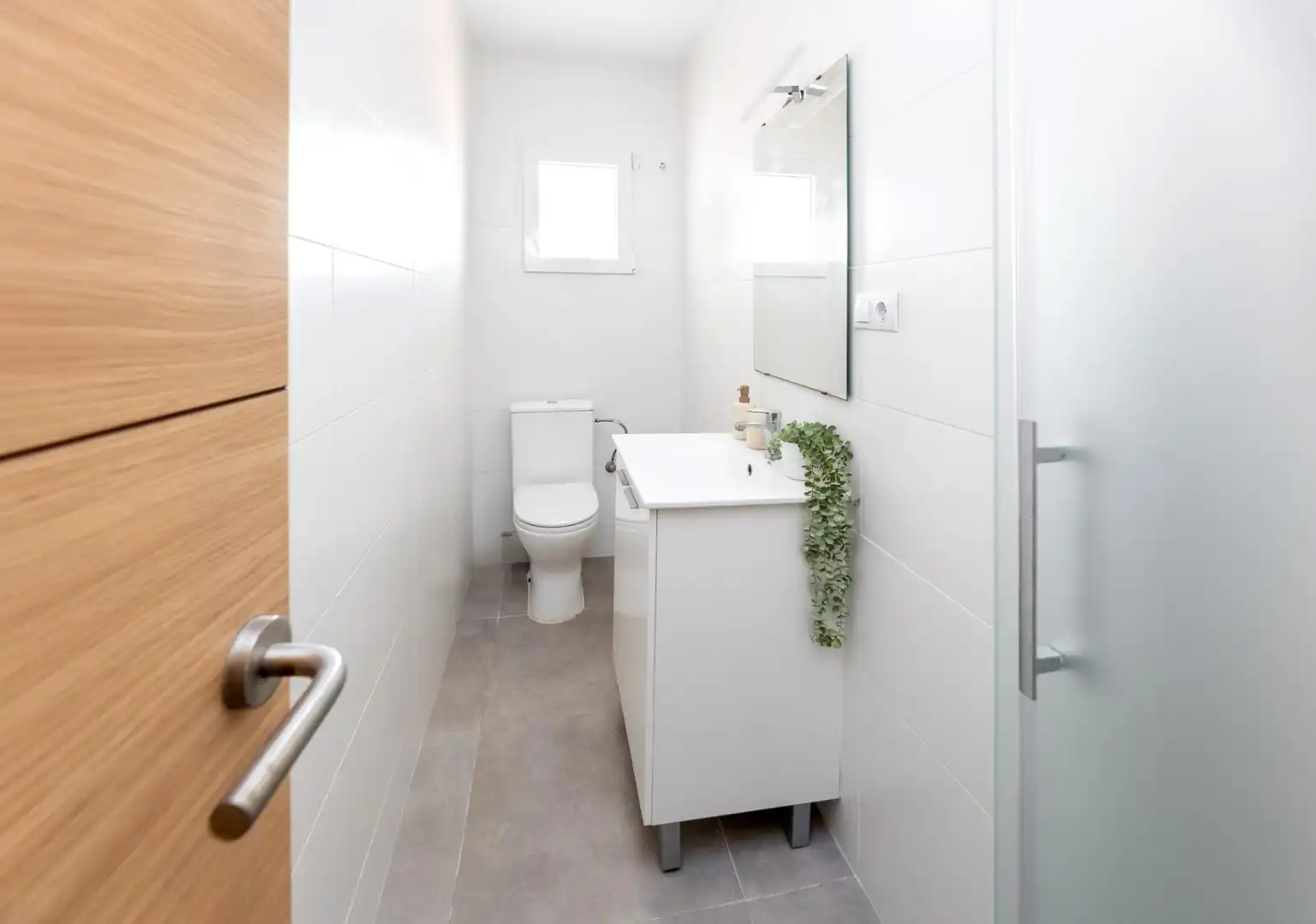 Bathroom of Flat for sale in Granada  with Air Conditioner, Heating and Furnished