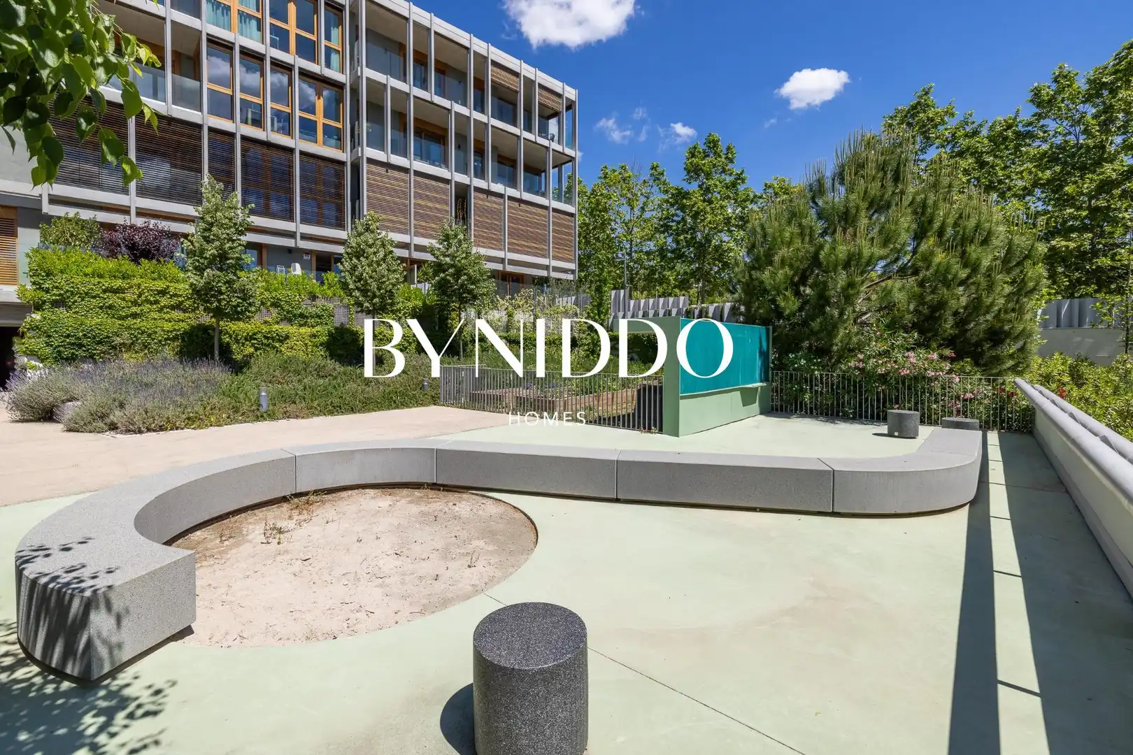 Vista exterior de Planta baixa en venda en Sant Cugat del Vallès amb Aire condicionat, Calefacció i Jardí privat
