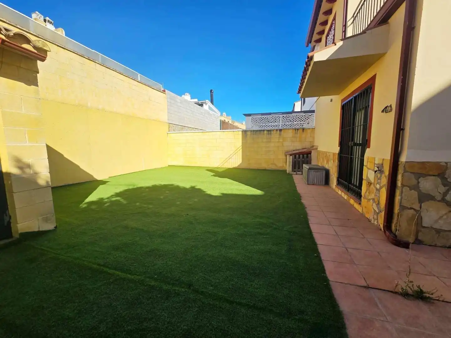 Jardí de Casa adosada en venda en Bormujos amb Aire condicionat, Terrassa i Piscina comunitària