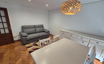 Sala d'estar de Estudi en venda en Ourense Capital  amb Calefacció, Parquet i Moblat