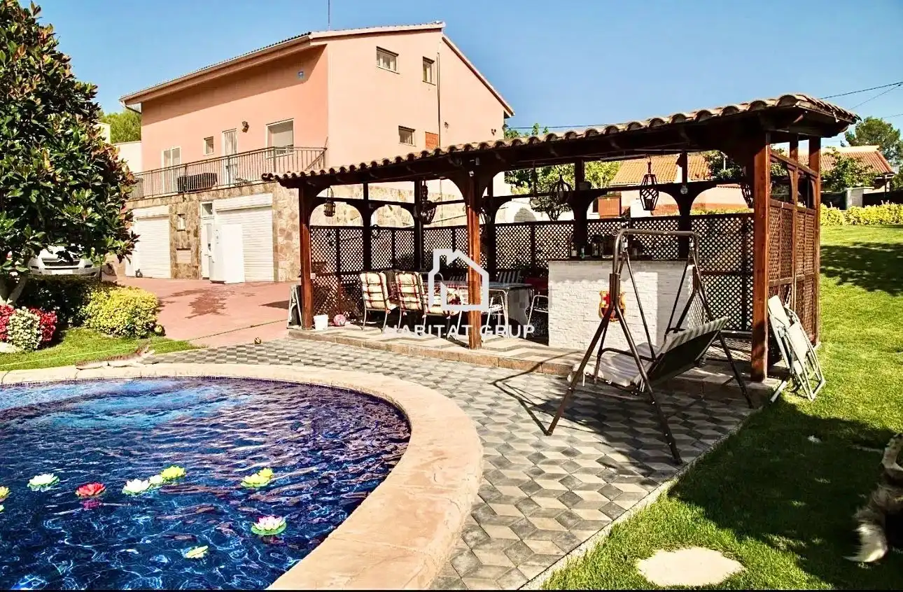 Piscina de Casa o xalet en venda en Castellnou de Bages amb Aire condicionat, Calefacció i Jardí privat