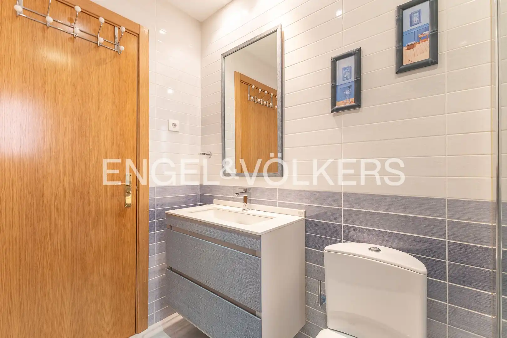 Bathroom of Flat for sale in Madrid  with Air Conditioner, Heating and Storage room