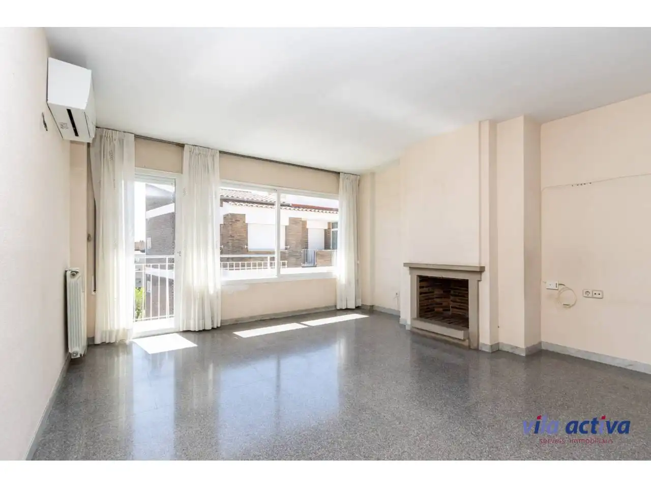Sala de estar de Dúplex en venta en Terrassa con Aire acondicionado, Calefacción y Terraza