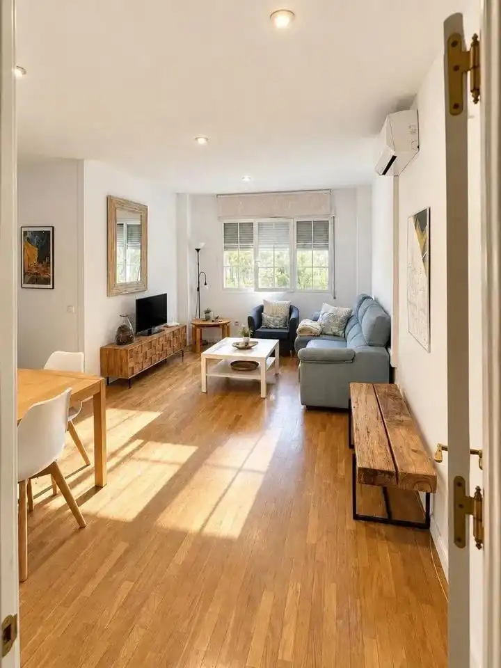 Wohnzimmer von Wohnung zur Miete in Madrid mit Möbliert