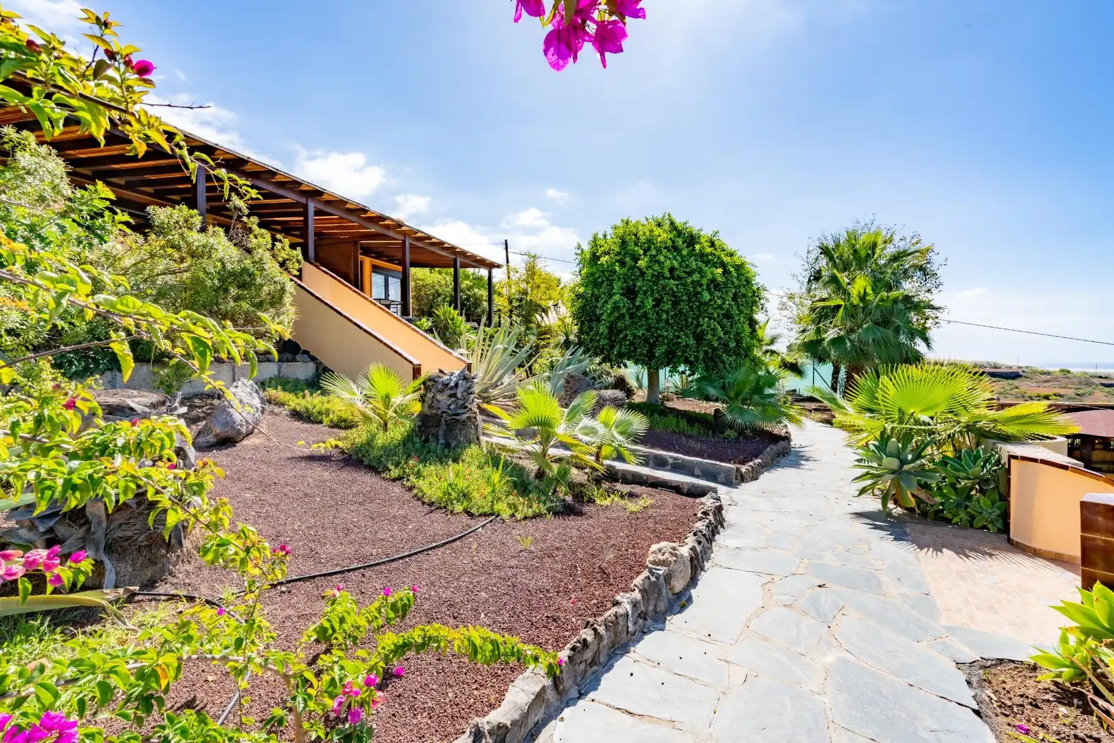 Terrassa de Casa o xalet en venda en Guía de Isora amb Aire condicionat, Jardí privat i Terrassa