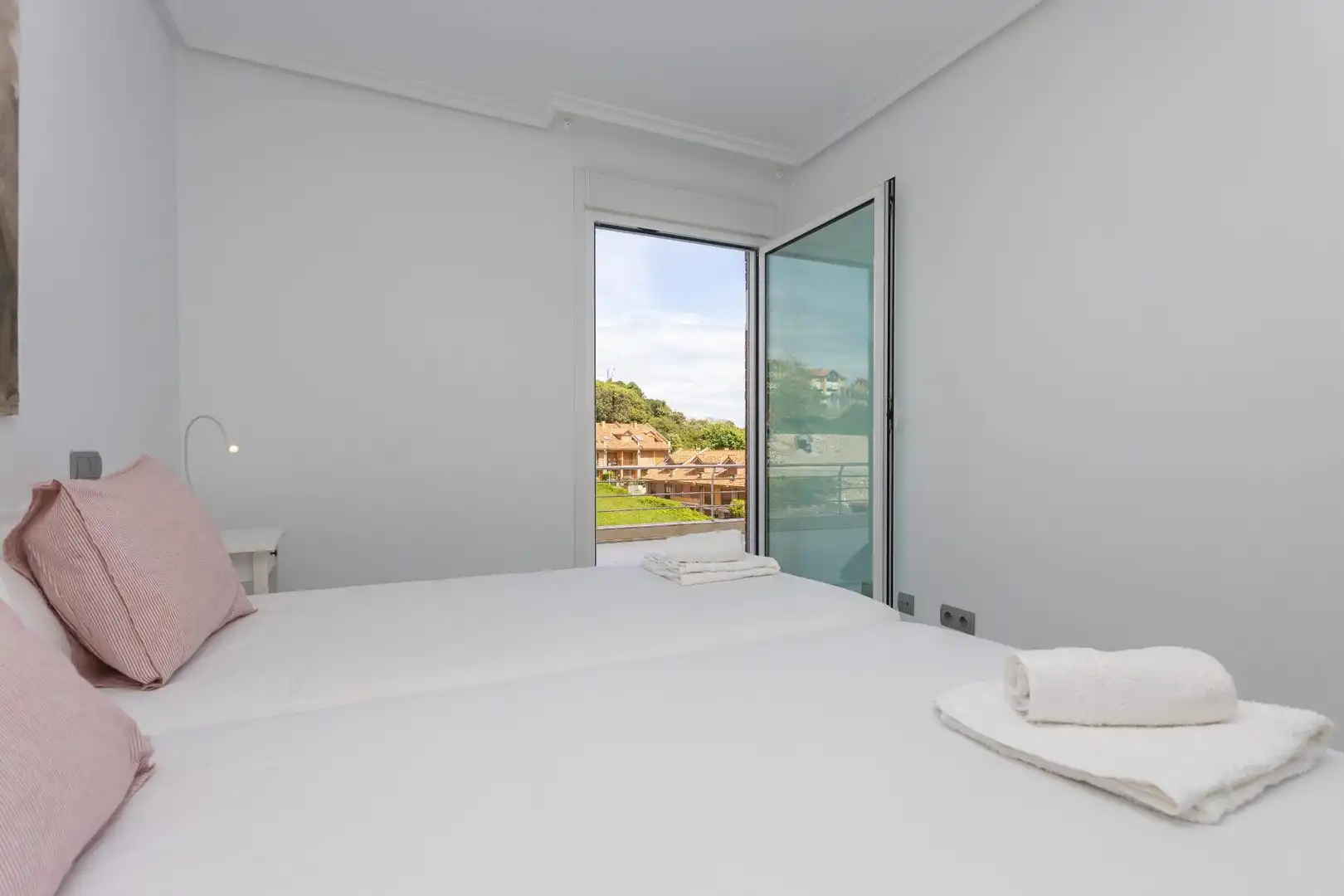 Habitación de Piso en venta en San Vicente de la Barquera con Calefacción, Terraza y Piscina comunitaria
