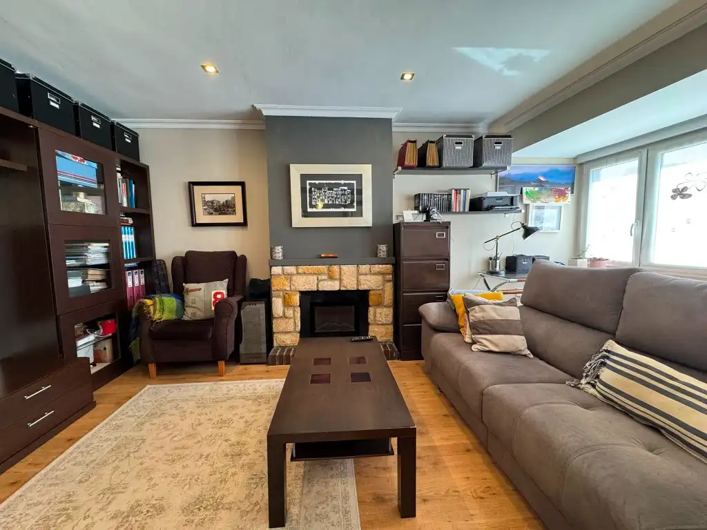 Sala de estar de Piso en venta en Gijón  con Calefacción, Parquet y Horno