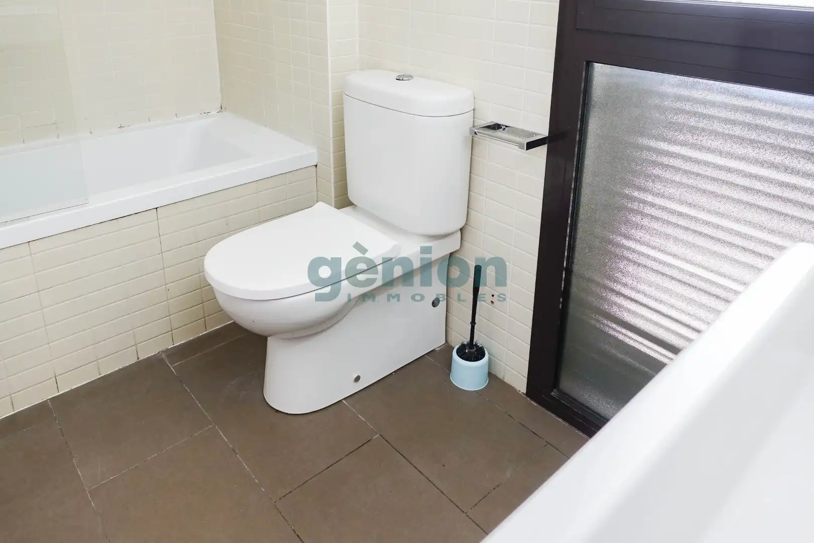 Badezimmer von Wohnung zum Verkauf in Bescanó mit Klimaanlage, Heizung und Gemeinschaftspool