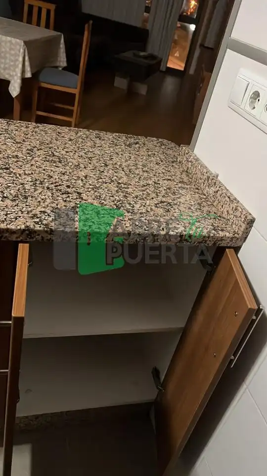 Cocina de Piso de alquiler en Ourense Capital  con Calefacción, Trastero y Amueblado