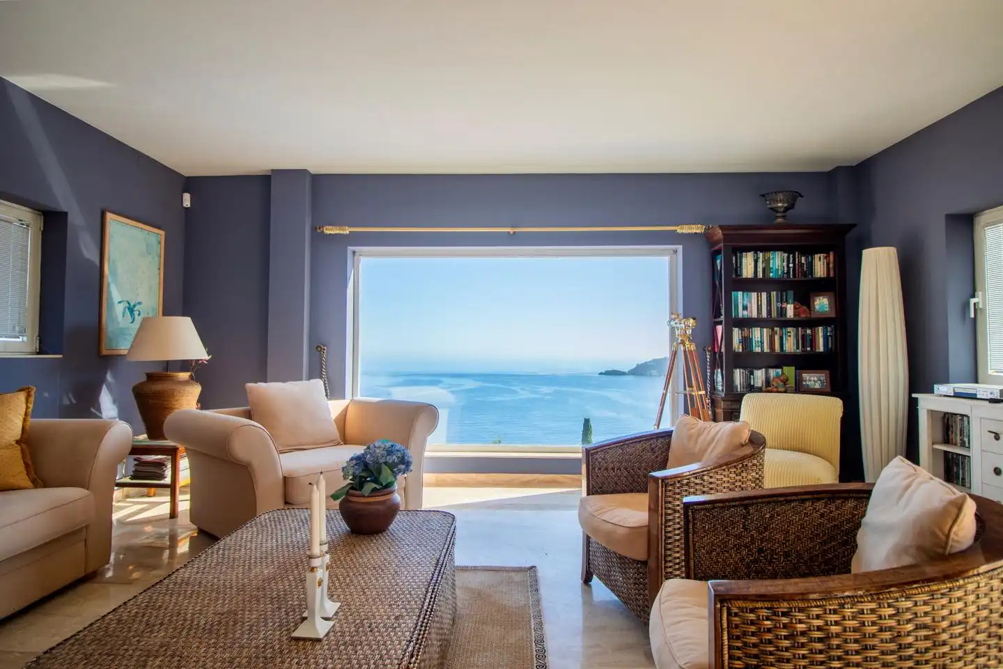 Wohnzimmer von Haus oder Chalet zum Verkauf in Almuñécar mit Klimaanlage, Privatgarten und Terrasse