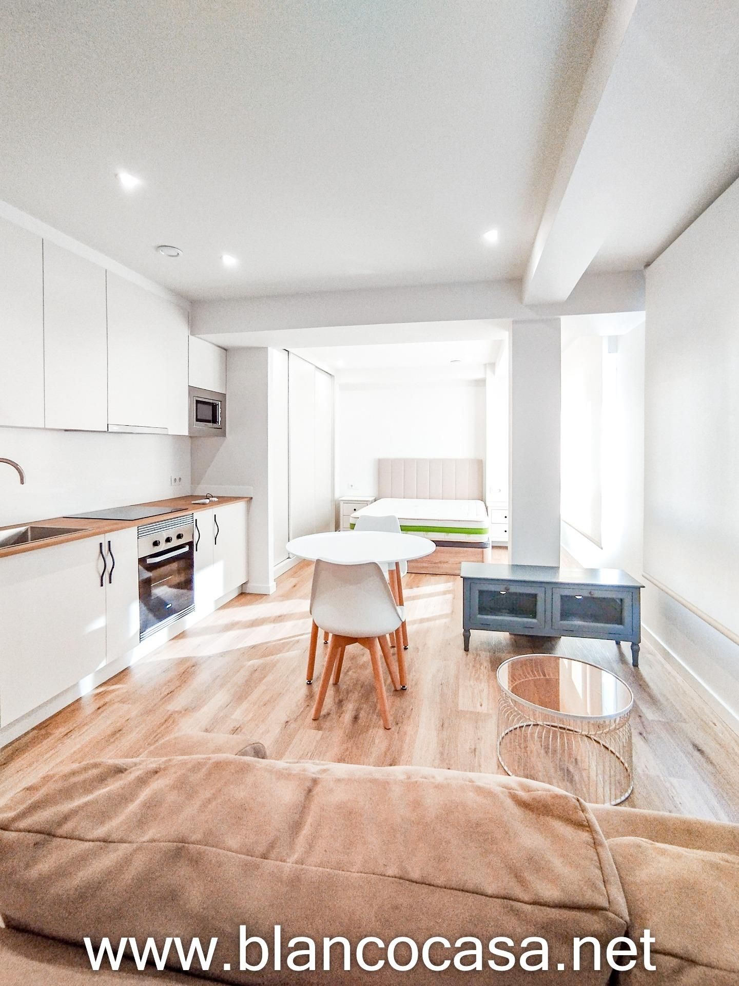 Bedroom of Flat to rent in Carballo