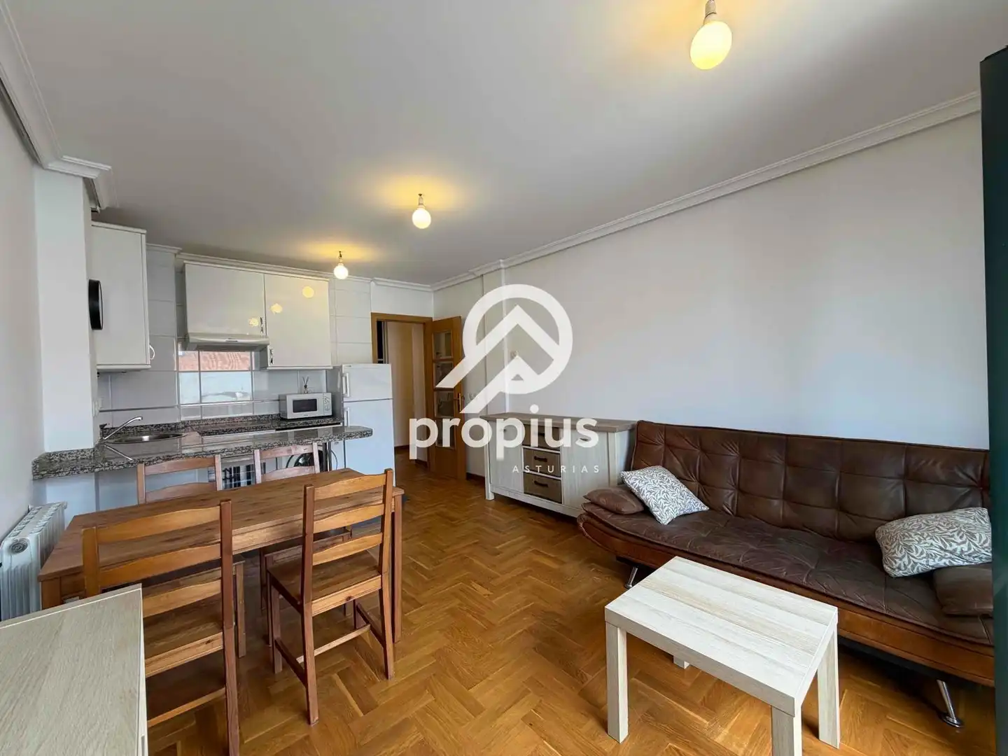 Vista exterior de Piso en venta en Soto del Barco con Calefacción, Trastero y Amueblado