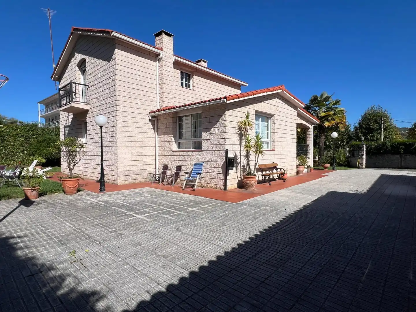 Exterior view of Houses for sale in Bergondo, A Coruña