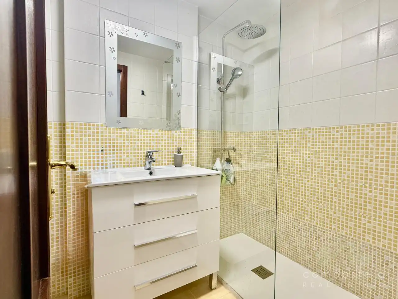 Badezimmer von Dachboden zur Miete in Ames mit Heizung, Abstellraum und Möbliert
