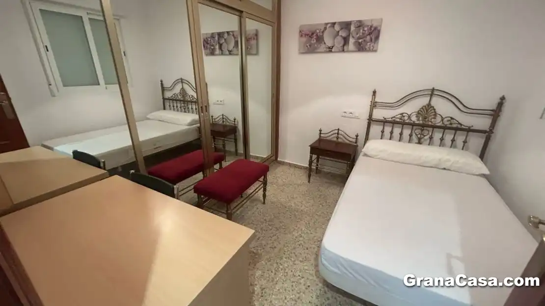 Dormitori de Pis de lloguer en Granada amb Aire condicionat, Calefacció i Moblat
