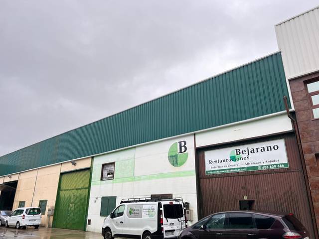 Nave industrial en Venta en Calle Goicoechea en Zona Sur - Av. de España - San Miguel