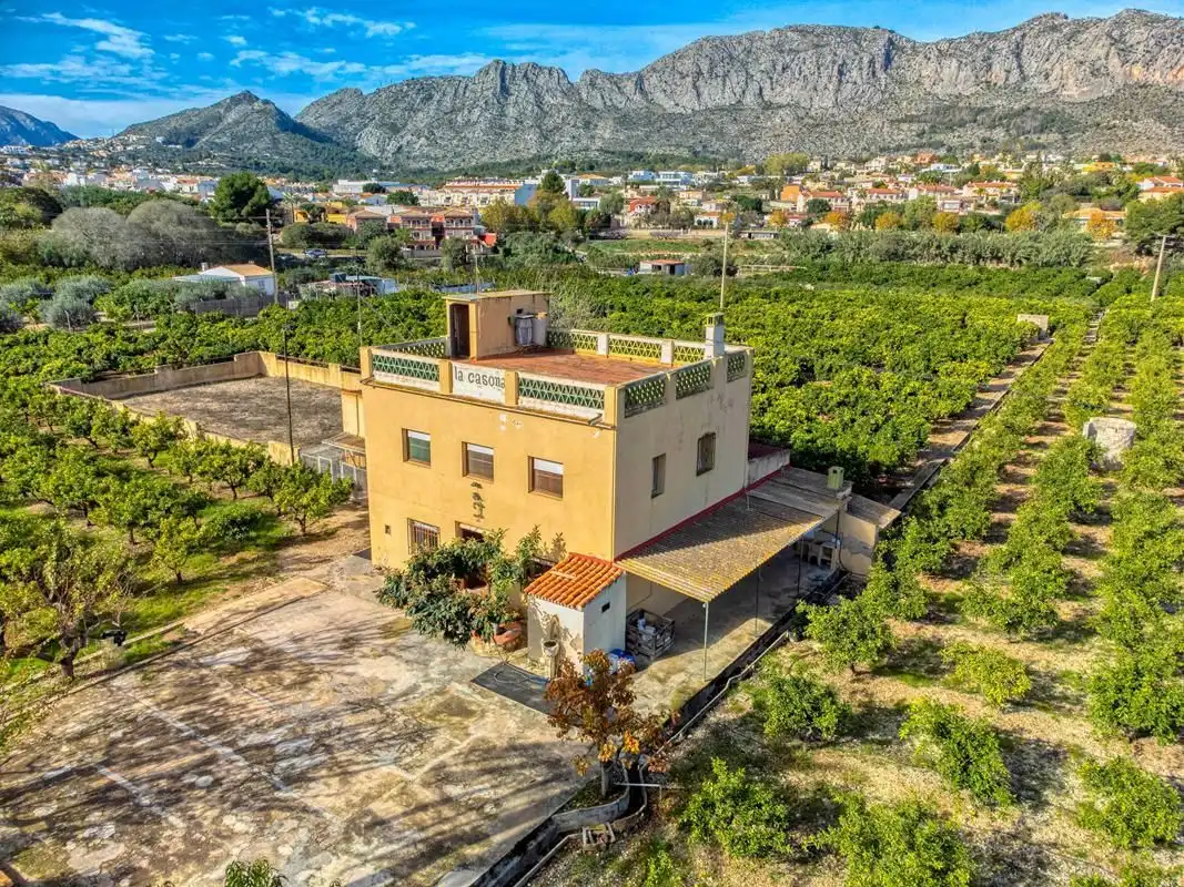Vista exterior de Casa o xalet en venda en Beniarbeig amb Jardí privat, Terrassa i Traster