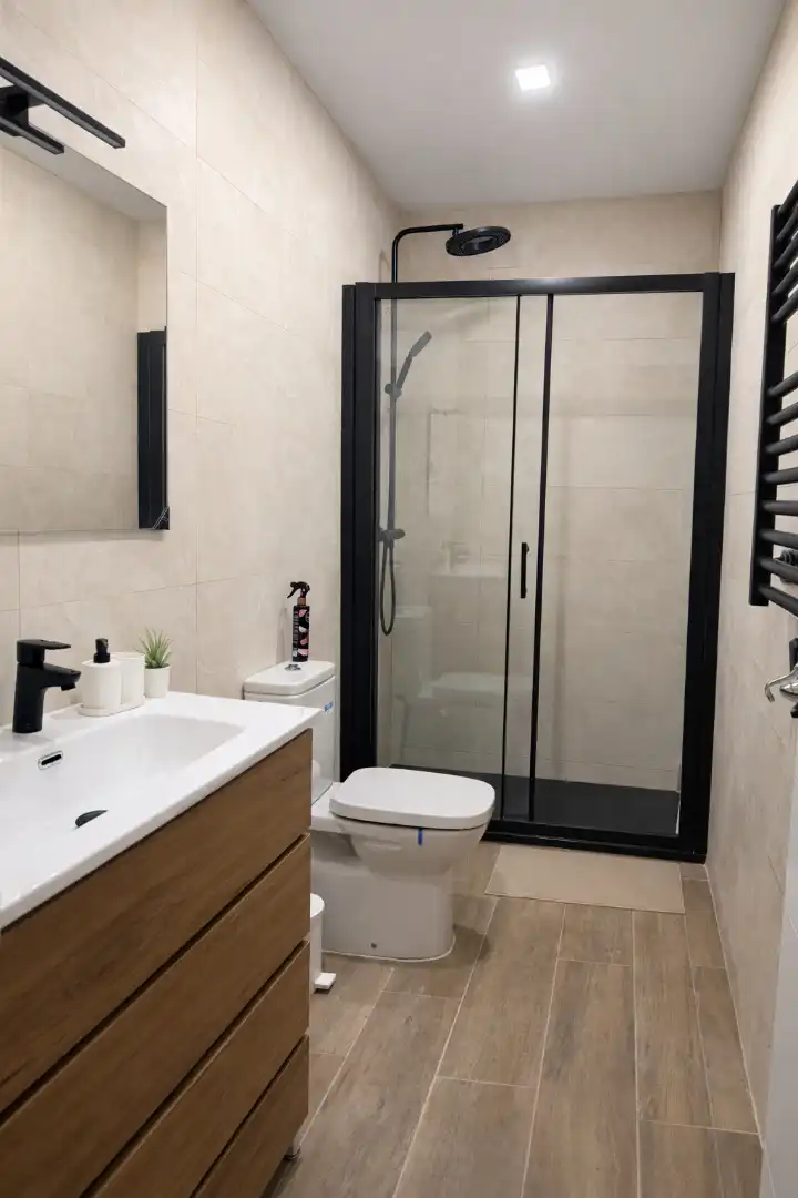 Bathroom of Flat for rent in Madrid  with Air Conditioner, Furnished and Pets allowed